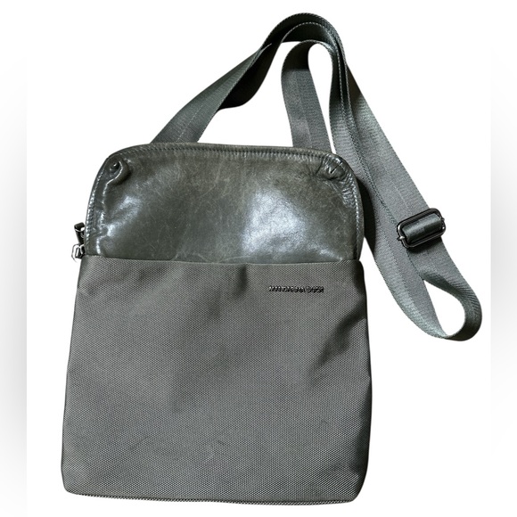 MANDARINA DUCK Messenger Bag with Adjustable Strap and Water-Resistant Finish - Picture 1 of 12